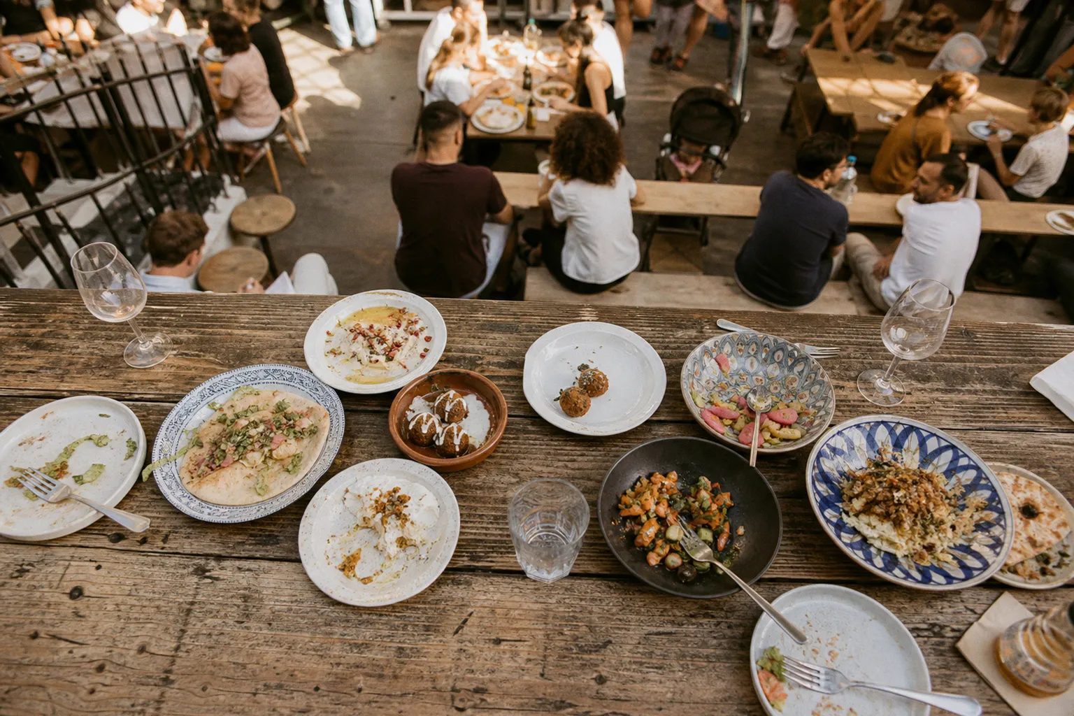 Food court ou marché couvert : où manger en groupe à Paris ?