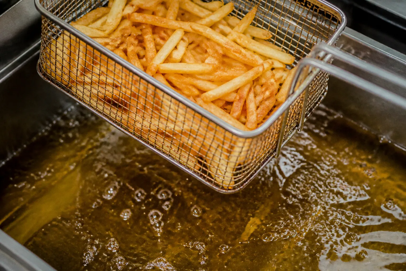 Huile pour frites : les meilleurs choix selon vos besoins
