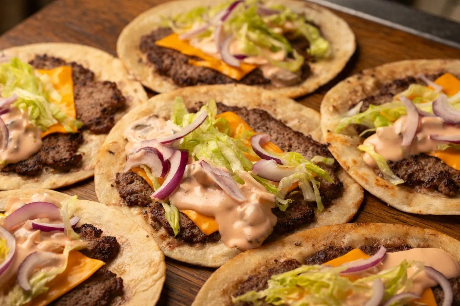 L'hybridation culinaire : pourquoi le Burgertaco de Del Taco bouscule les codes du fast-food