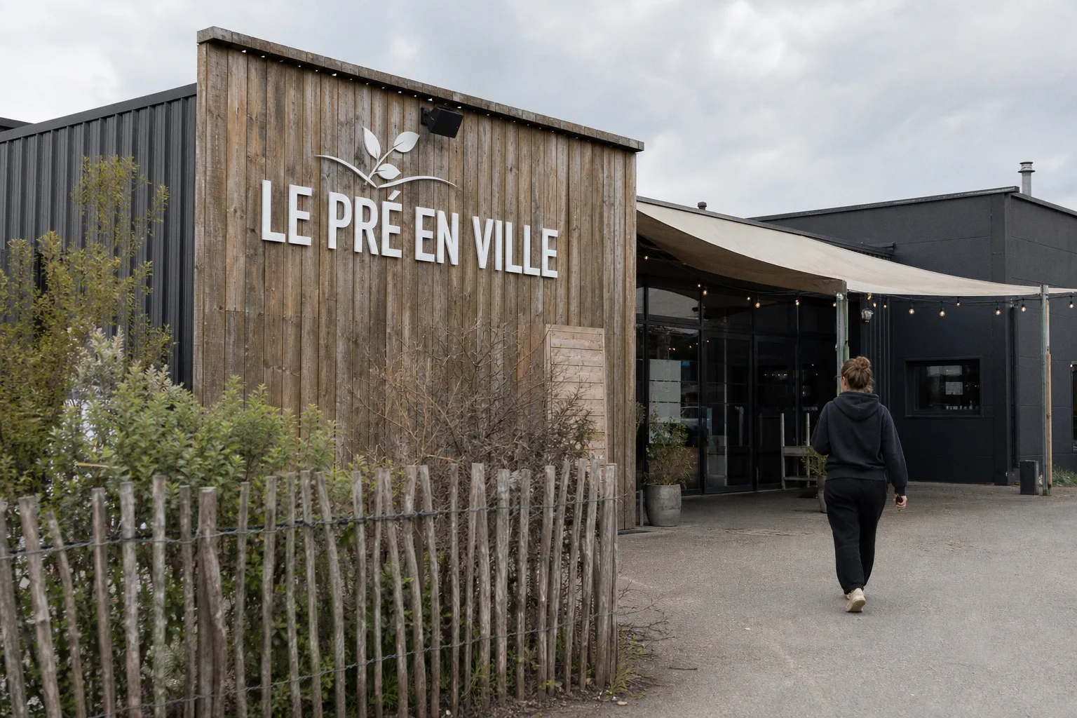 Le Pré en Ville : le pari audacieux d'une cuisine fermière en zone industrielle près de Caen