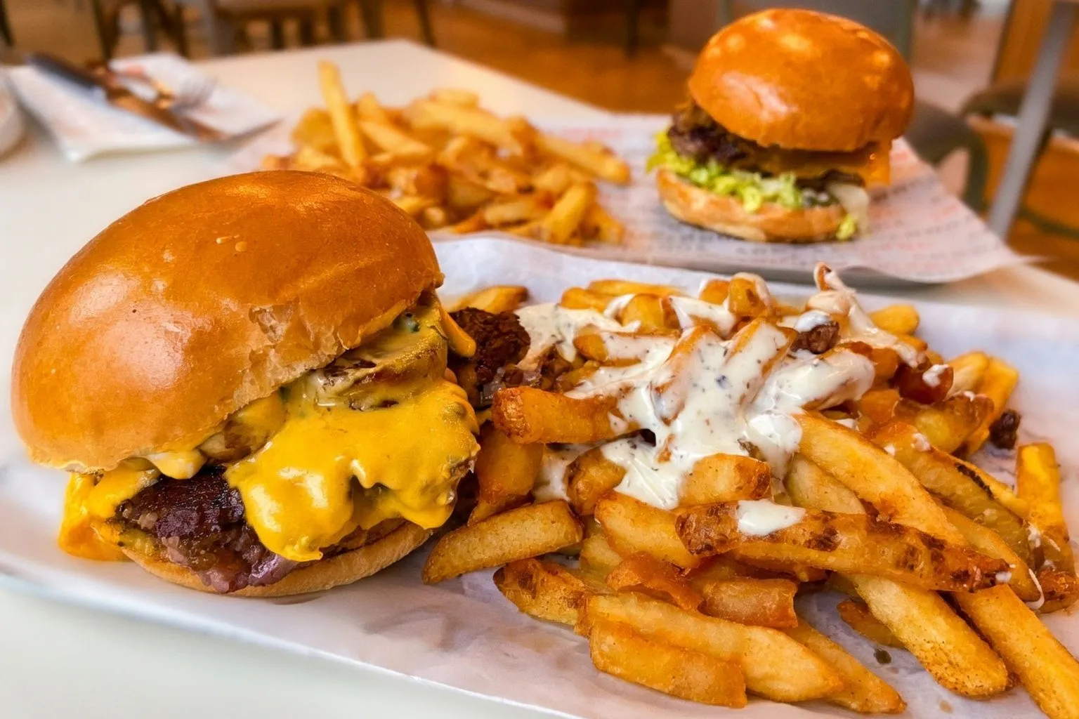 Les meilleures adresses pour savourer un burger d'exception à Paris et en Île-de-France