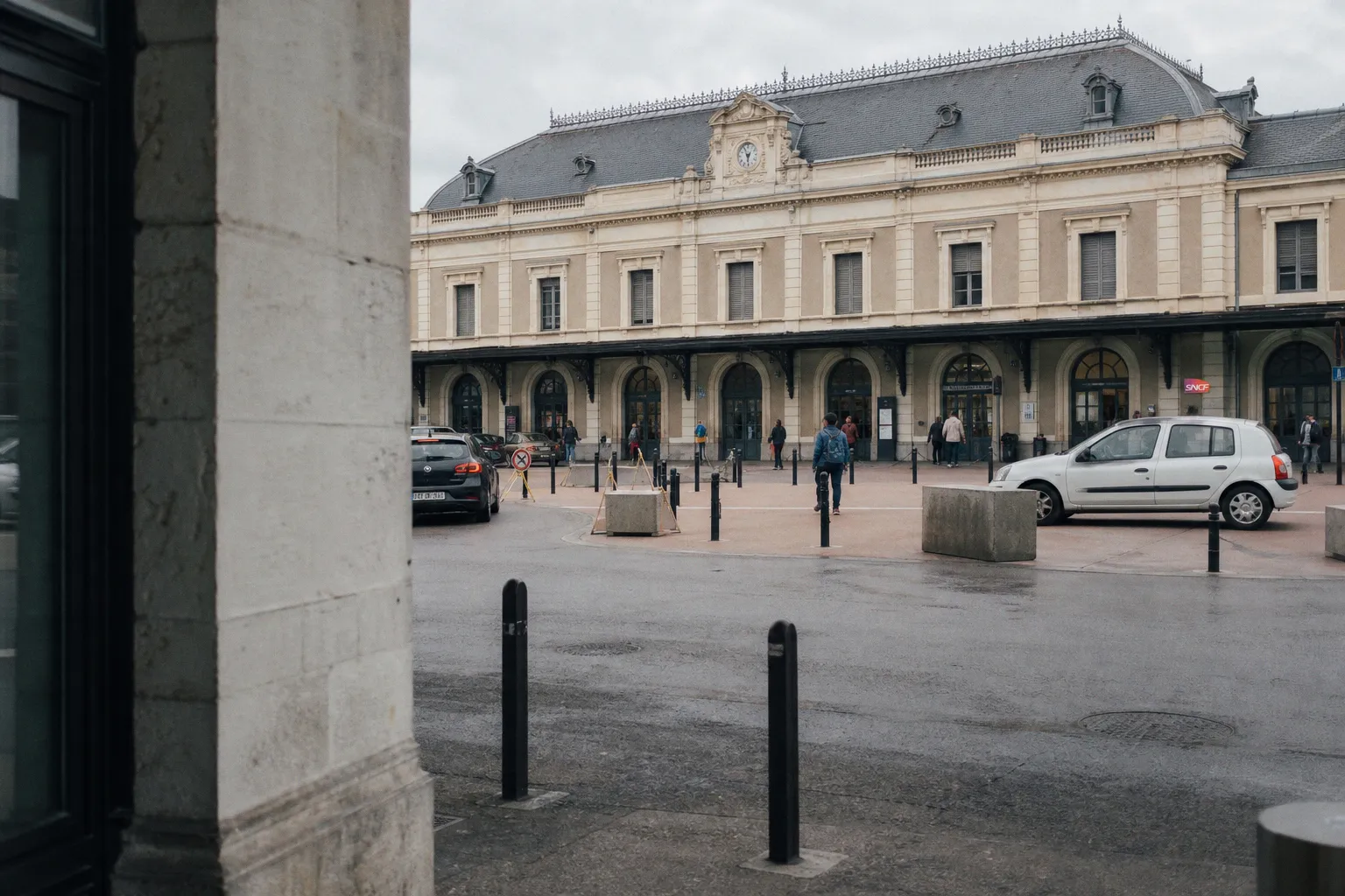 Location de voiture à Annecy : guide pratique et conseils