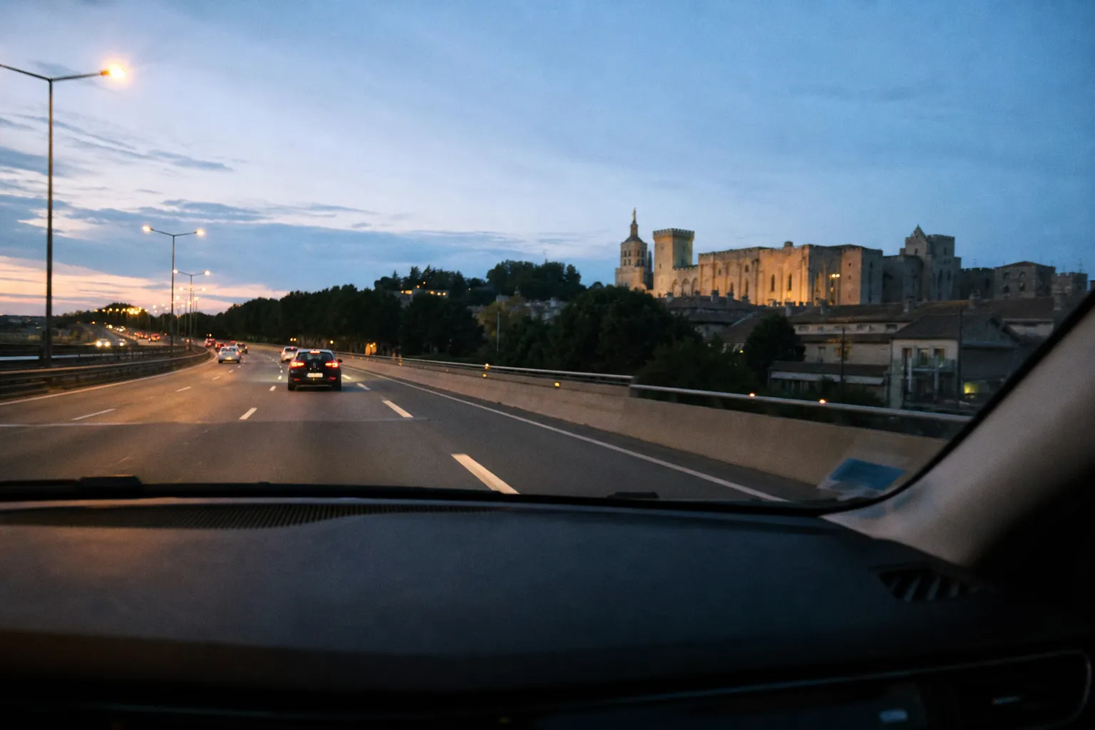 Location de voiture à Avignon : guide pratique