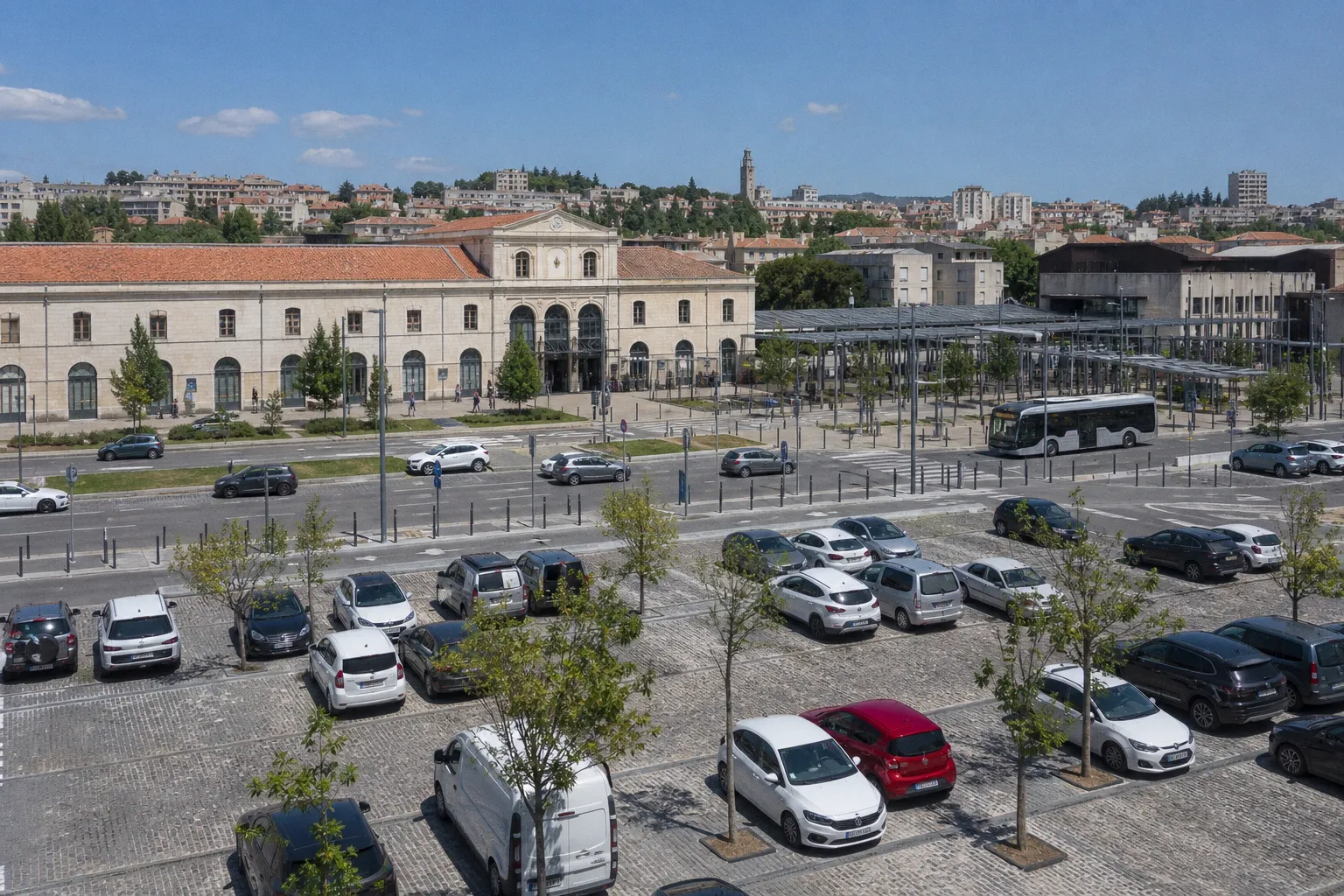 Location de voiture à Nîmes : guide pratique