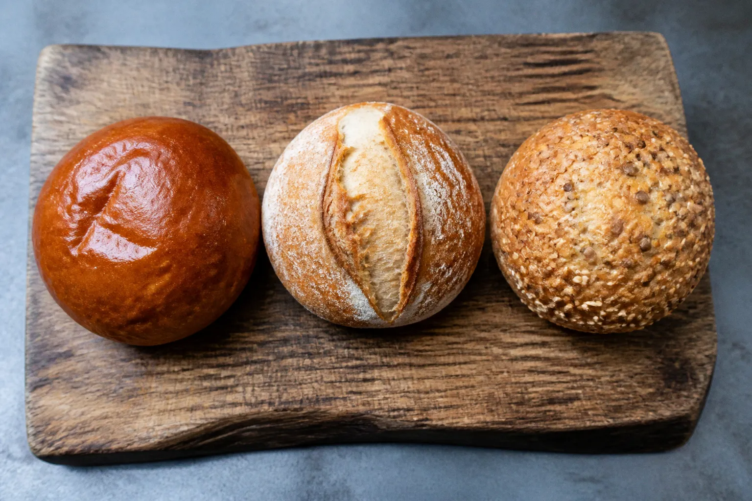 Pain pour burger gourmet : le match de trois options phares