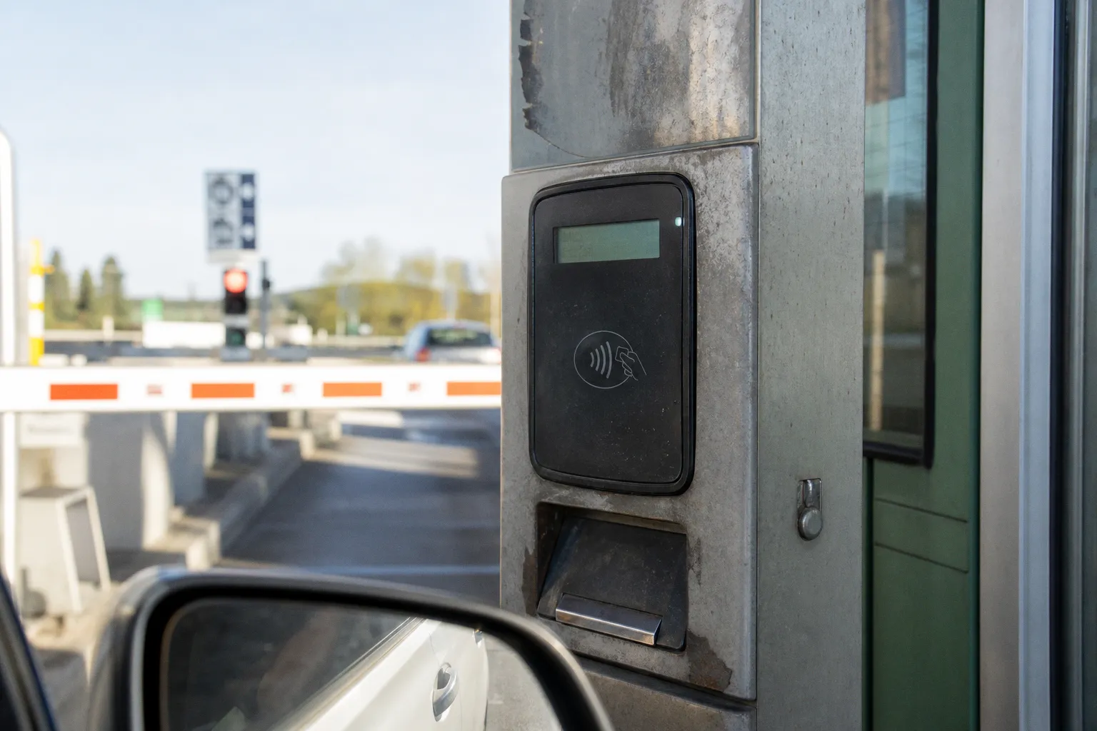 Péage autoroutier : quelle méthode de paiement choisir ?