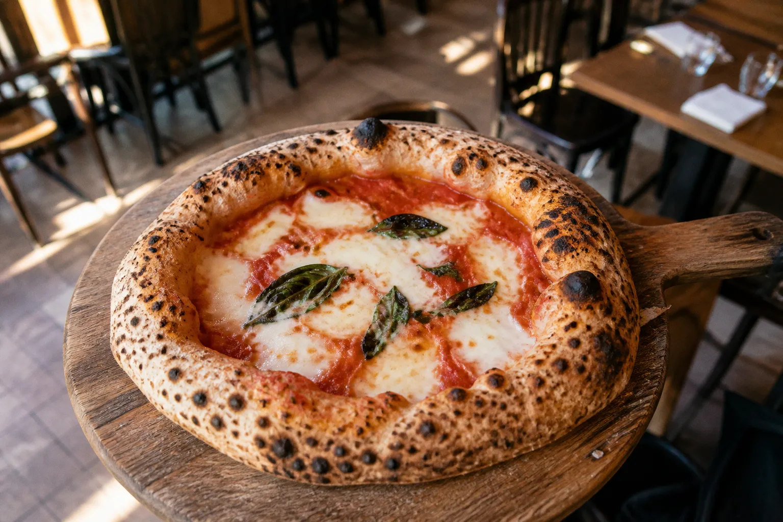 Pizzas napolitaines à Paris : trois adresses au banc d'essai