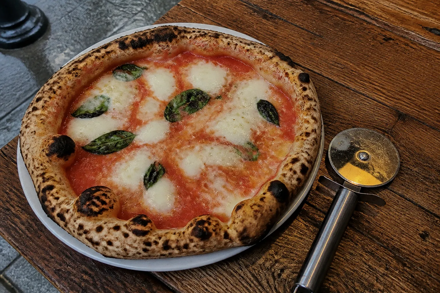 Pizzeria napolitaine à Paris : notre verdict en 4 critères