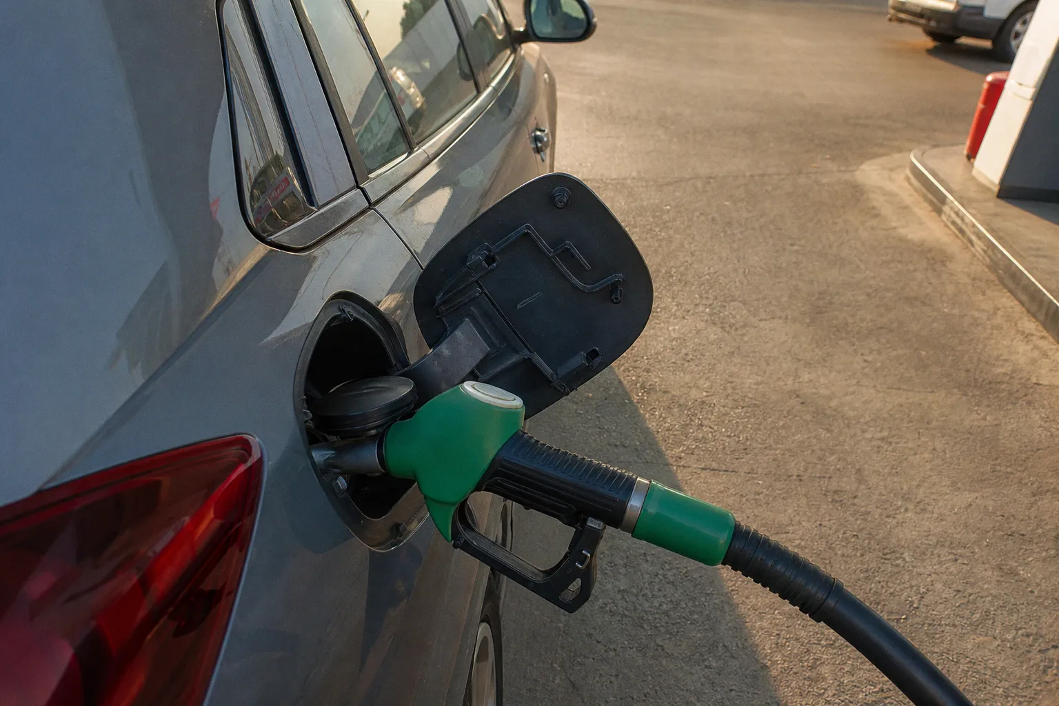 Politique carburant en location : quelle formule choisir ?