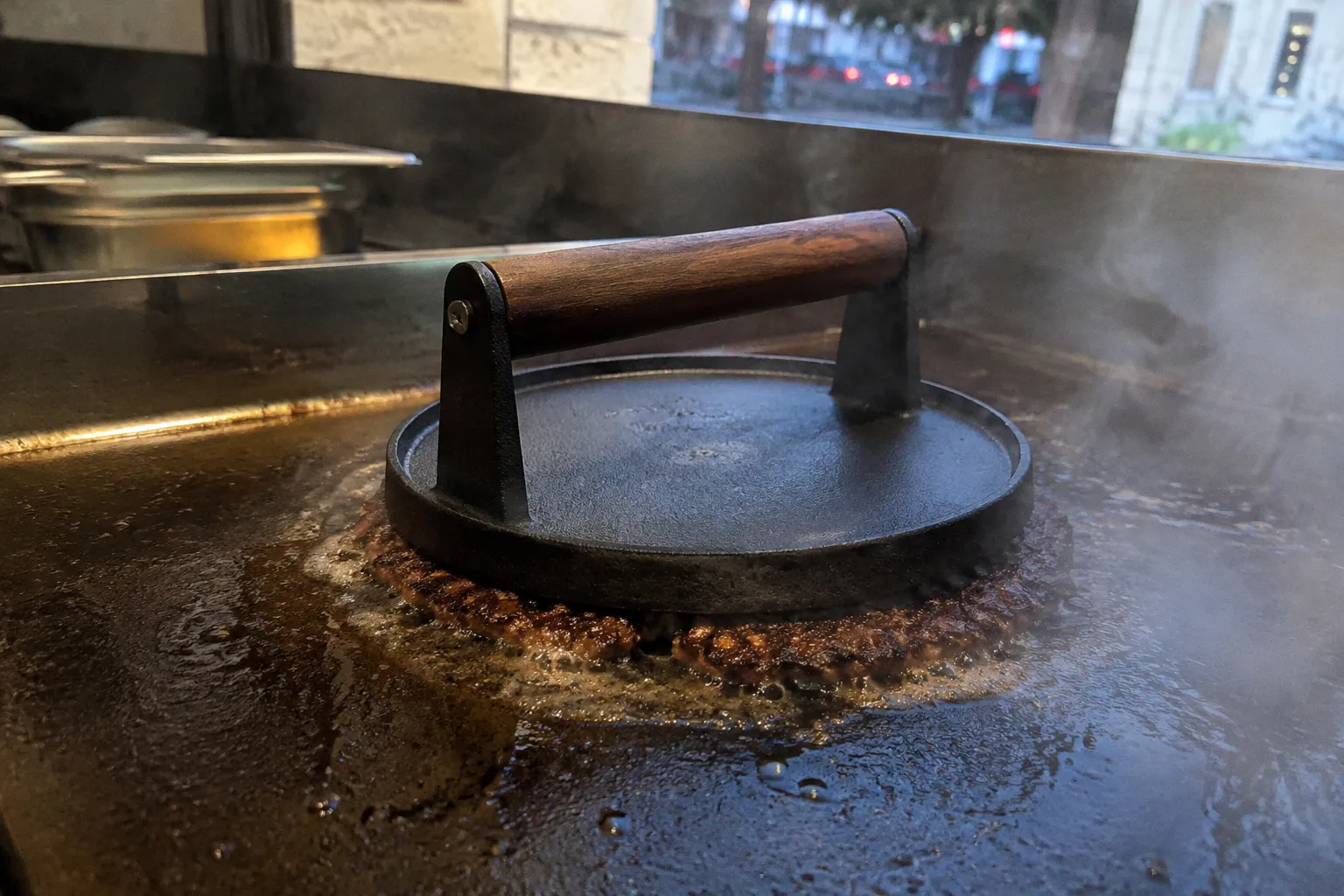 Presse à smash burger : quatre modèles pour chaque usage
