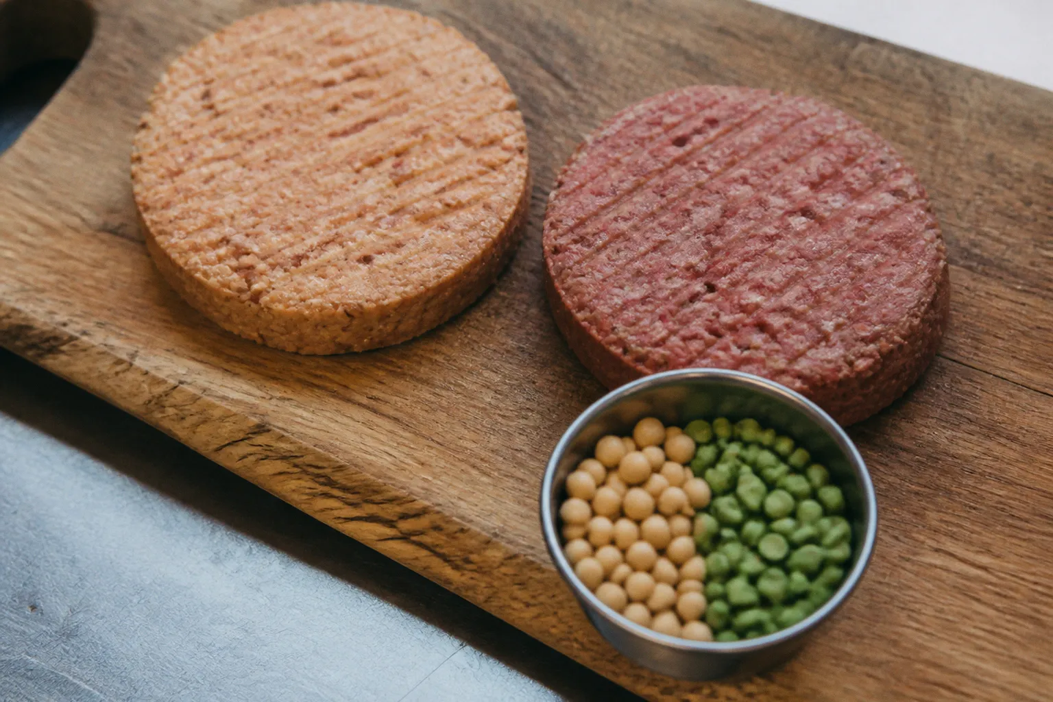 Steak végétal de soja ou de pois : quel choix pour un burger ?