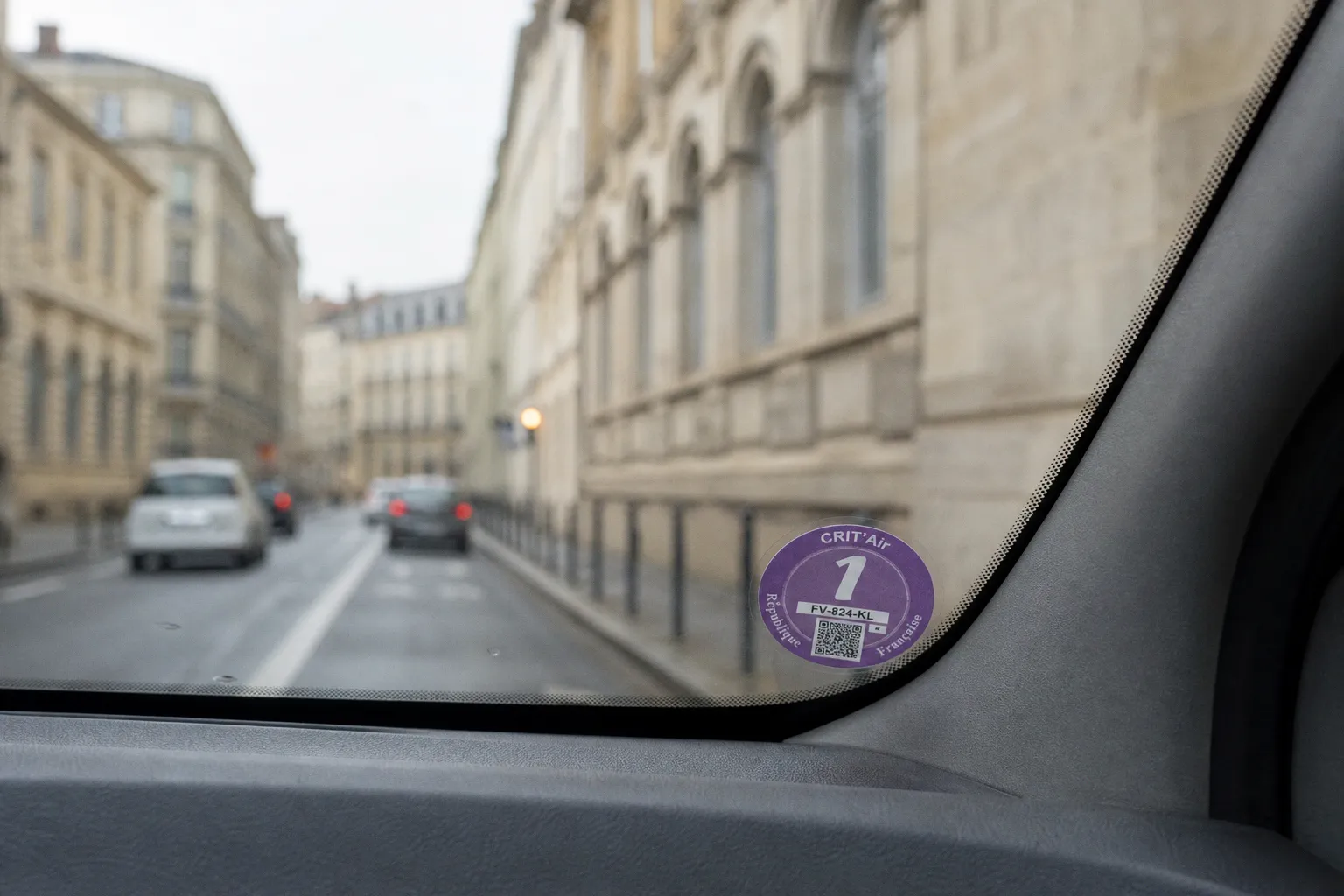 Vignette Crit'Air et voiture de location : trois solutions types
